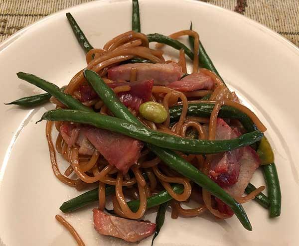 char-siu-chow-mein-3.jpg.96291ffcf370d75ef7497c813ec75a95.jpg