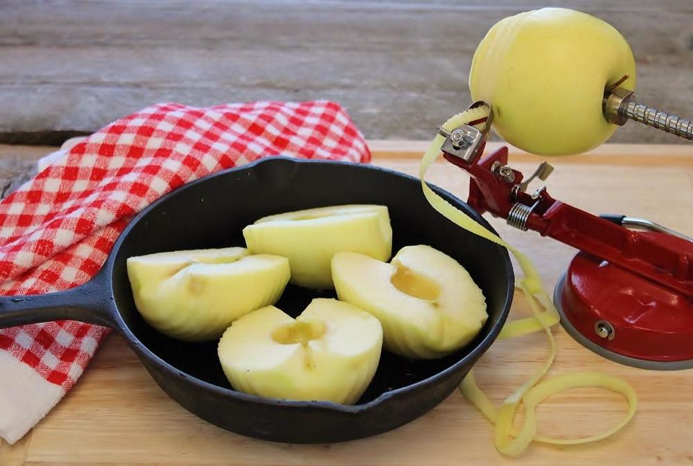 Peeling the Apples.JPG