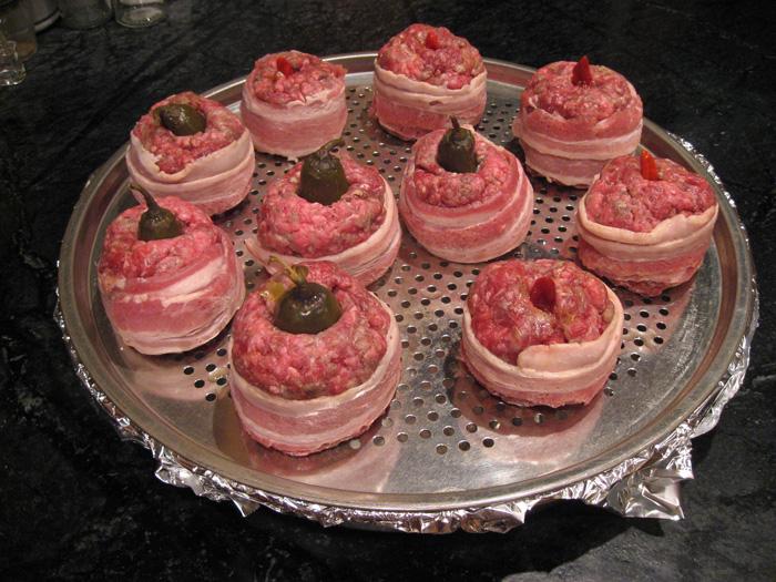 1002338403_IMG_6020-baconburgerbombs-raw.jpg.a306c7226760945318a02e0b0ffc8d7c.jpg