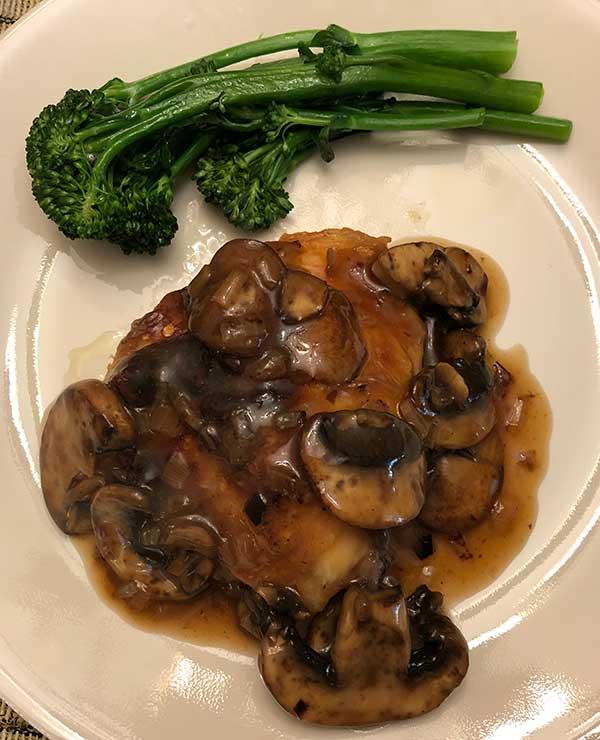 chicken-marsala.jpg.2538cc4b0ae0880594d92ccb716fcb3e.jpg