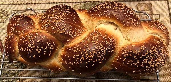 challah2.jpg.38ee3b4e5f4c5b077406ca464eafcae6.jpg