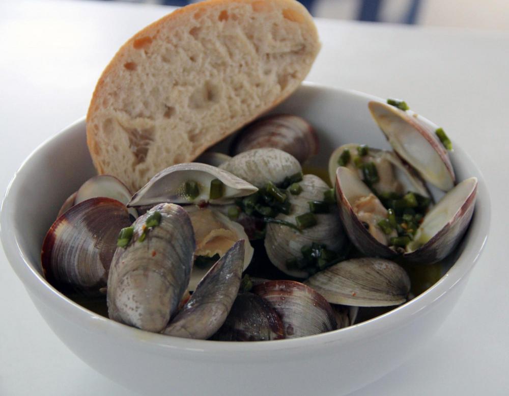 clams.thumb.jpg.4d4143e6db4f697a918154fdb04667bc.jpg