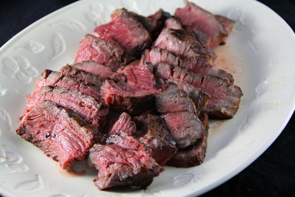 1292266063_slicedsteak.thumb.jpg.c98e3909f287222d46ee2c33dfc0683a.jpg