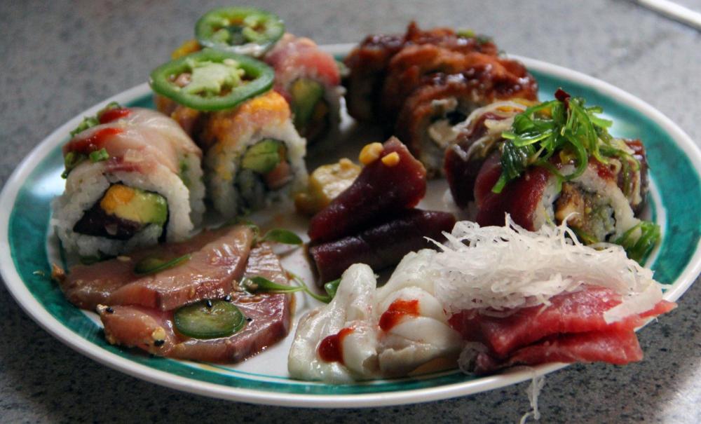 sushi.thumb.jpg.12ee1e2c2037b5d1ee2032620812c978.jpg