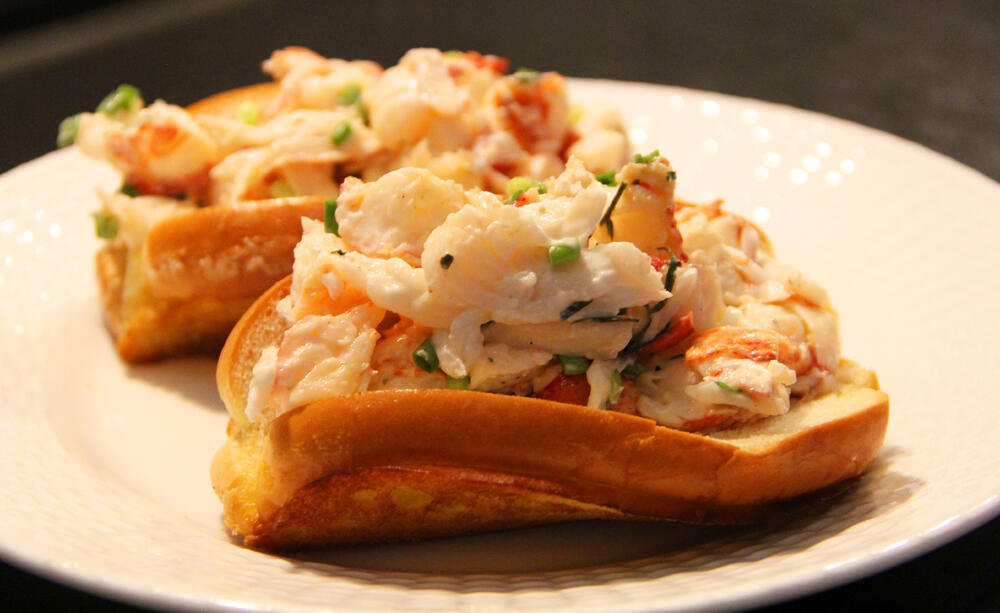 800345921_lobsterrolls.thumb.jpg.12bfa488c8f580aac90296b17c1f9323.jpg