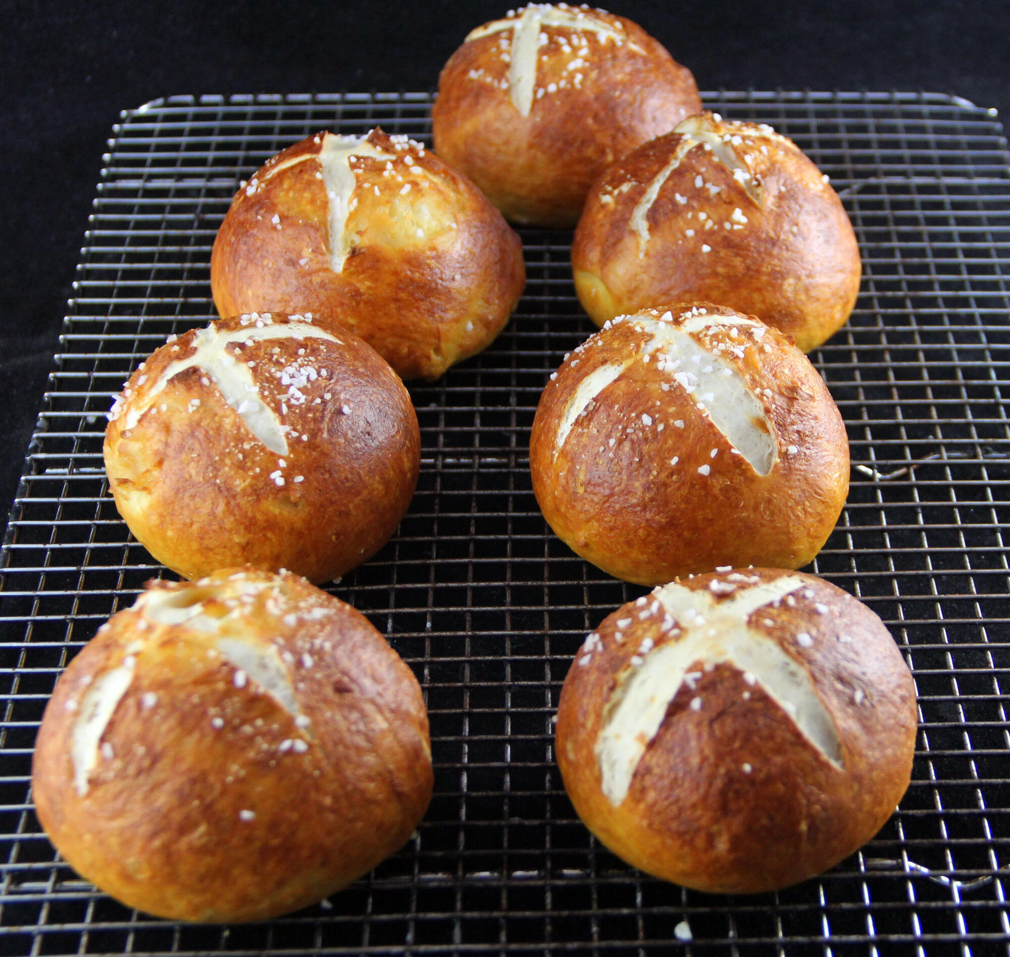 738378325_pretzelbuns.thumb.jpg.e1469b889f1e1cf5b1bbebdc221a672f.jpg