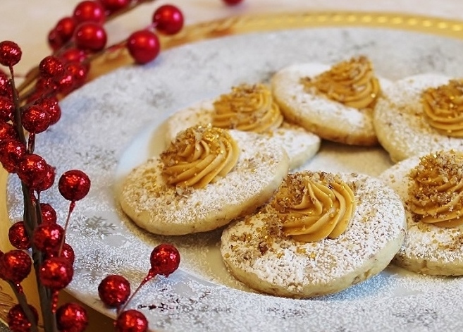 Snowy Mexican Tea Cookie Plate.JPG