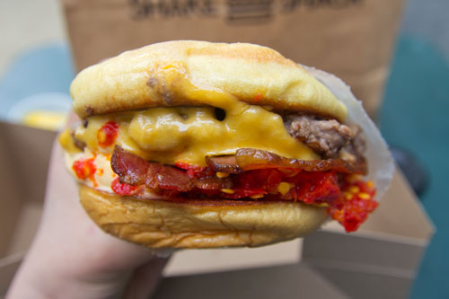 20120426-shake-shack-smoke-shack-post.jpg.15c5957c81b1dabc855c547a30e2074f.jpg