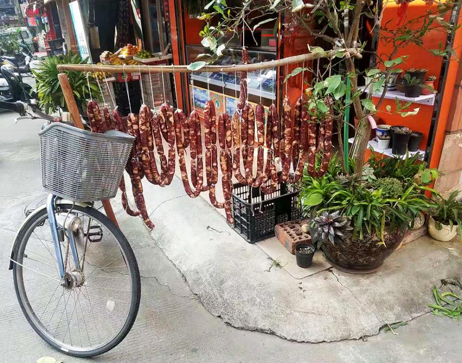 1774879880_sausagebike.thumb.jpg.2a2cb3381a8917bea10cf5f1fa264377.jpg