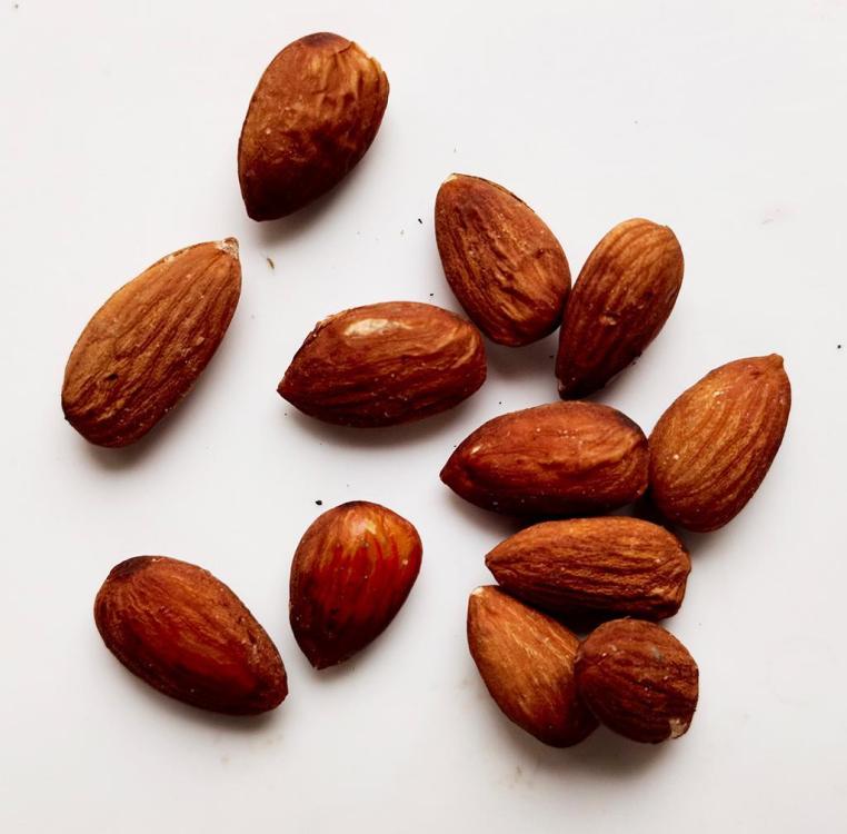almonds.thumb.jpg.10160fd733d1d298c0f8b183b4b0af75.jpg