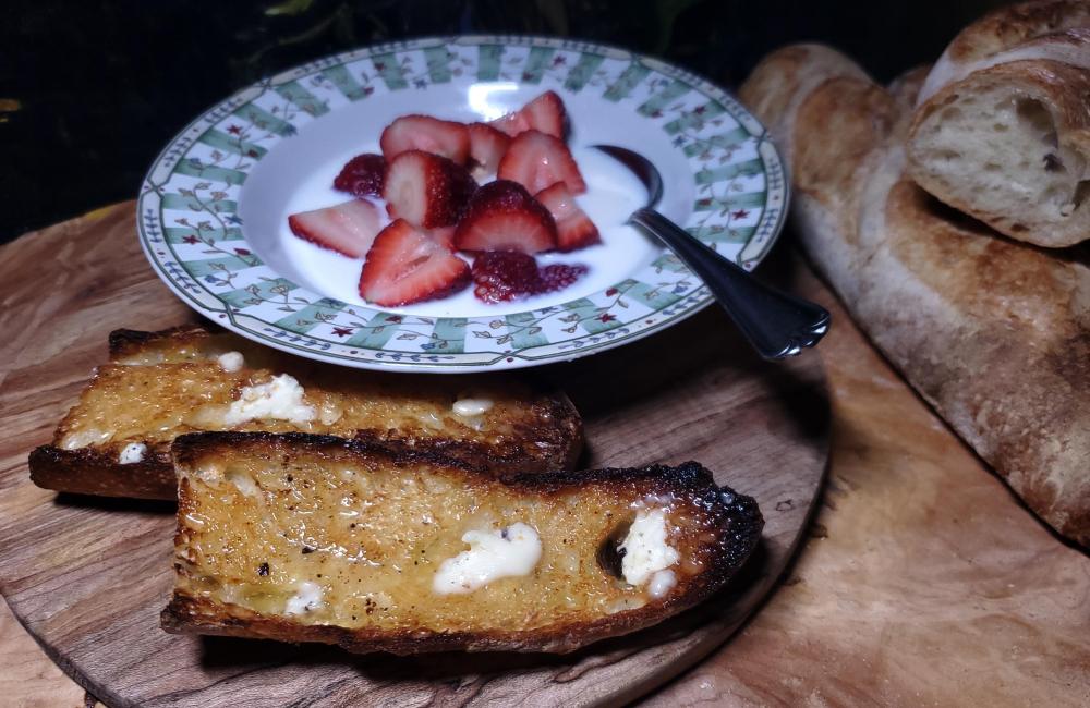 2125599302_StrawberrieswithtoastedbaguetteApril22nd2022.thumb.jpg.6aa12a00c5b15cc35a12766a0d19df79.jpg