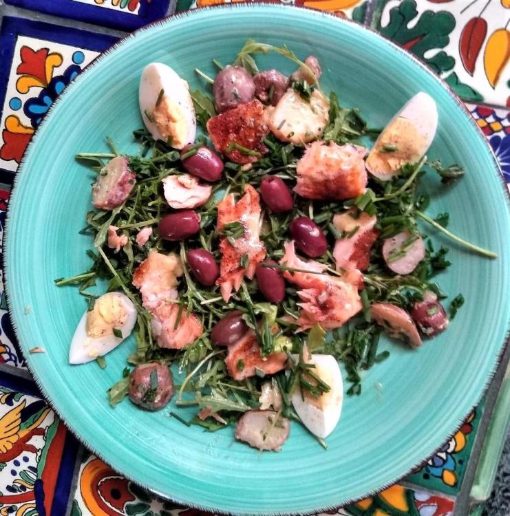 salmon arugula salad.jpg