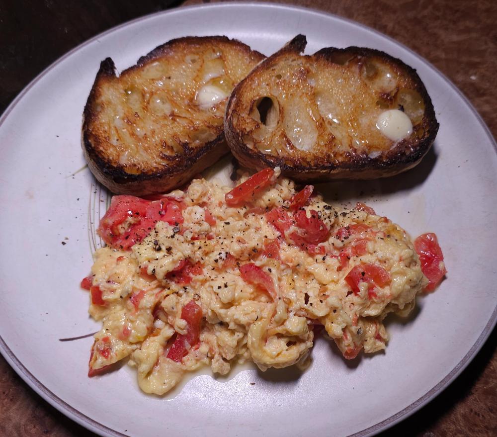 ScrambledEggswithtomatoandtoastedsourdoughApril4th2024.thumb.jpg.dff2419314cf2d677f33def0000d77bf.jpg