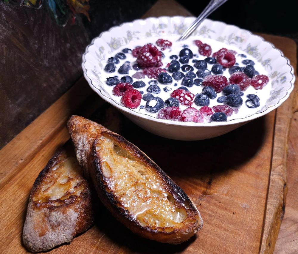 BlueberriesandRaspberrieswithsourdoughtoastJuly17th2024.thumb.jpg.e0b5feb1f93d1c83ec4cc6c72dd0699d.jpg