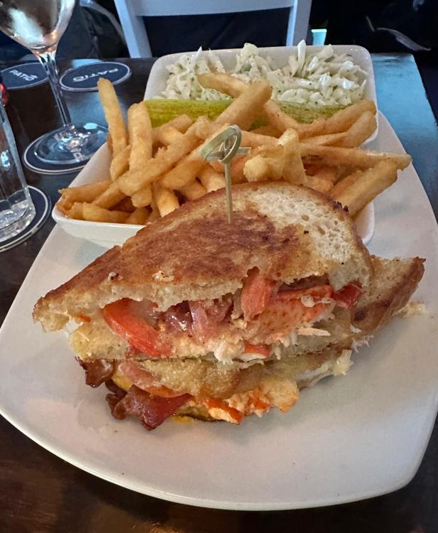 patiolobstergrilledcheese.thumb.jpg.c75a491e045106825d9fd331cccc2d17.jpg