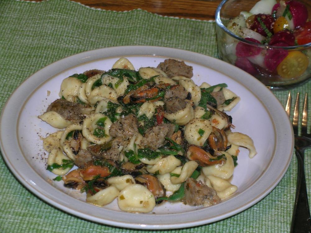 Mussels.ItalianSausageBeetGreenswithOrecchiette.thumb.JPG.68b75966795a496b474dec7fd1e8e3a4.JPG