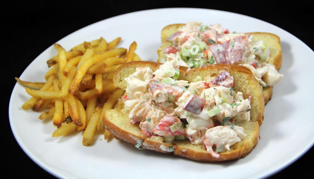 lobsterrolls.thumb.jpg.2c251d8e5cf07f17e40dd2023a076611.jpg