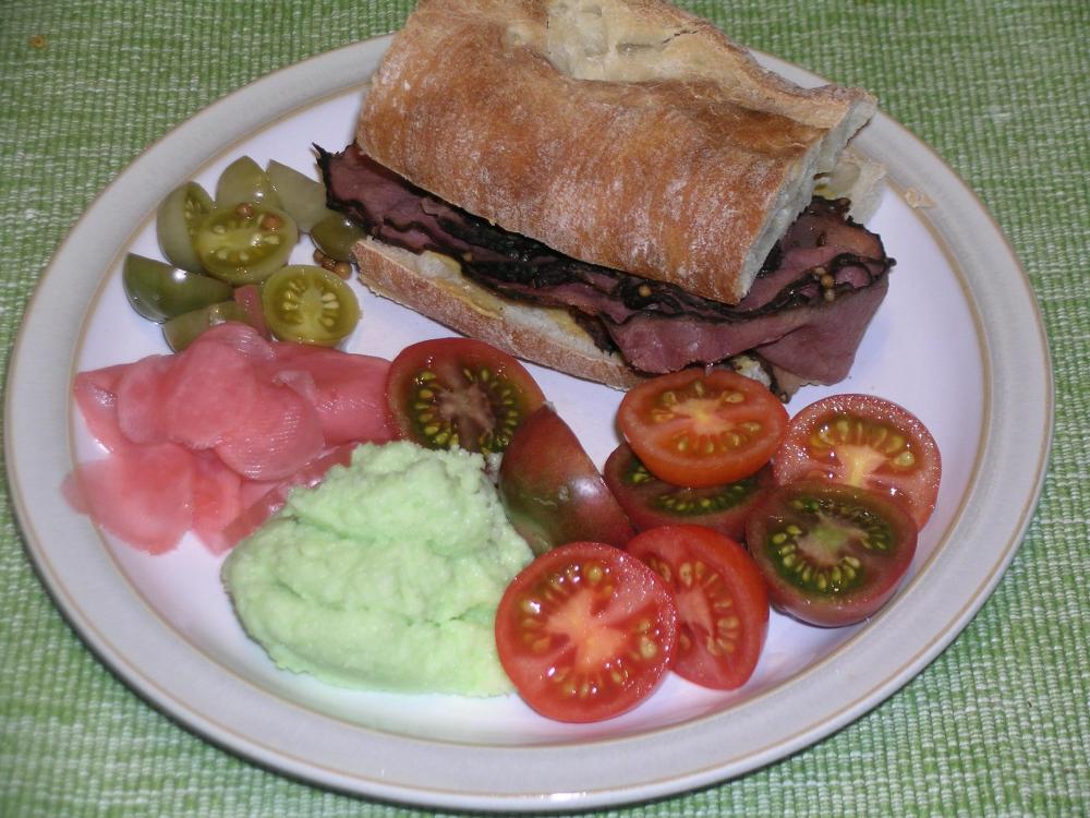 Mtl_Sm.MeatonBaguettewithTomatoesandPickles.thumb.JPG.652355ad49fab910b8bb70b1425cbb83.JPG