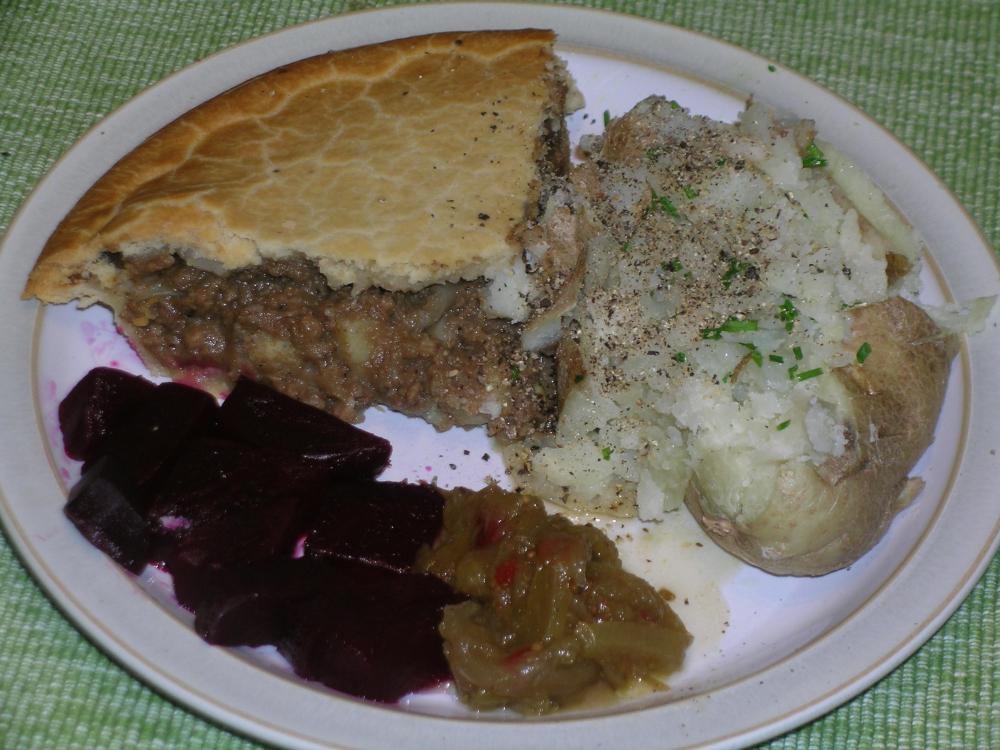 ToutiereBakedPotatowithPickledBeetsandChowChow.thumb.JPG.33672a4d466652bb970002ae59f53c3c.JPG