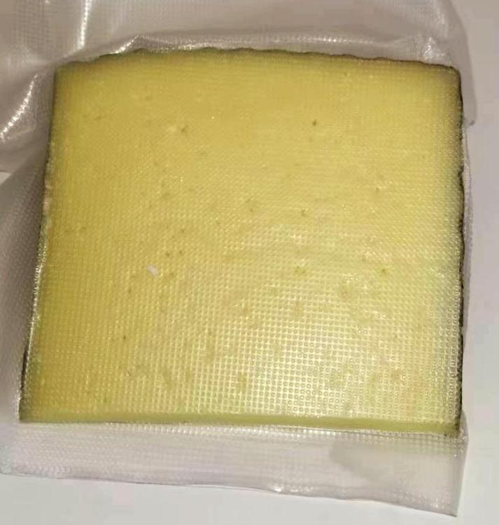 manchego.thumb.jpg.367fabcdd45ab2c18d6aa1b3759b4261.jpg