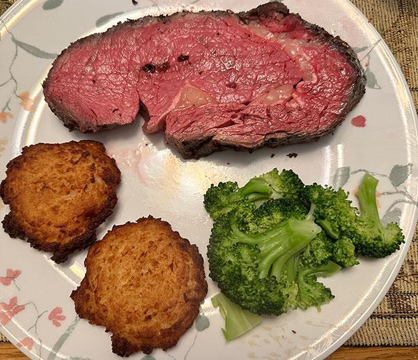 prime-rib-plated-5.jpg.fa516f04a17295904698f7097c35cdd6.jpg