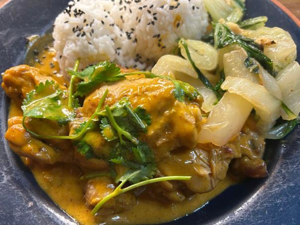 MangoChickenCurryplated7912.jpg.973113db3e8187d113397fb39bd817d0.jpg