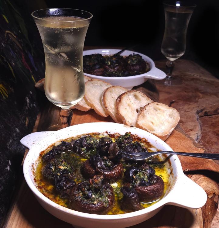 EscargotinMushroomcapsFebruary17th2025.thumb.jpg.c55f3b33b68cb65521a6fbb604c6959b.jpg