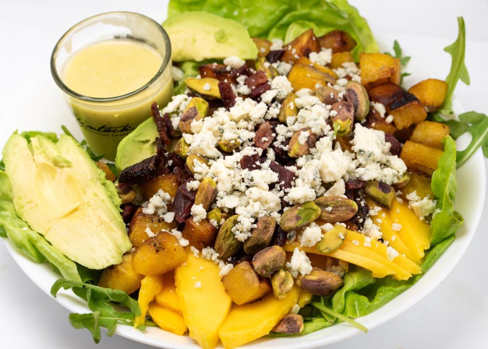 Avocado-mango_salad_202601.jpg